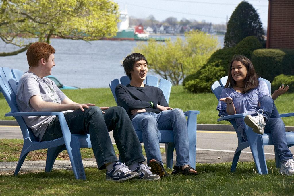Thames alumni, families, faculty, and staff reconnecting
